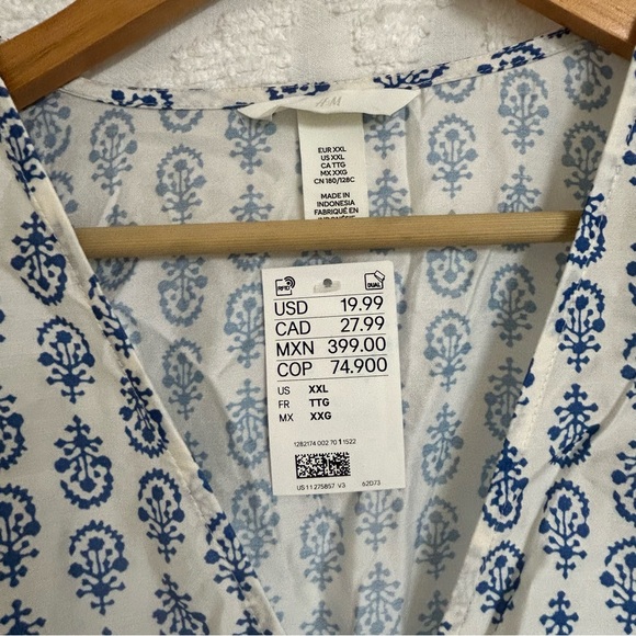 NWT H&M White and Blue Floral Print V Neck Balloon Sleeve Smocked Peplum Blouse - Picture 8 of 11
